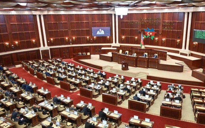 Milli Məclisin yaz sessiyasının ilk plenar iclası başlayıb