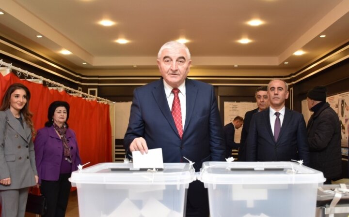 Məzahir Pənahov səsvermədə iştirak edib Məzahir Pənahov səsvermədə iştirak edib