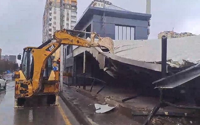 Xırdalan və Qobuda qanunsuz tikililər söküldü - Xırdalan və Qobuda qanunsuz tikililər söküldü -