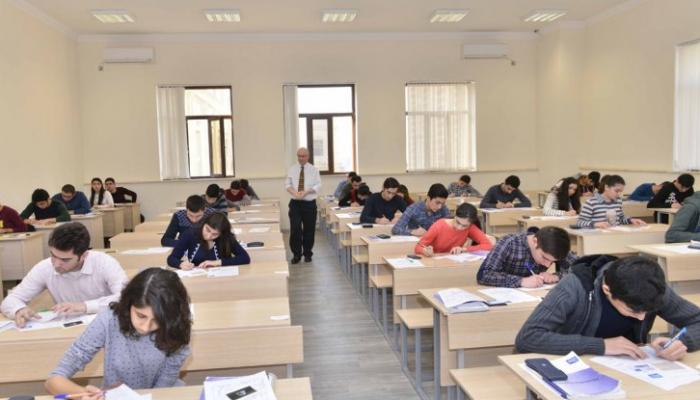 Bu gün 52 mindən çox şagird buraxılış imtahanı verib
