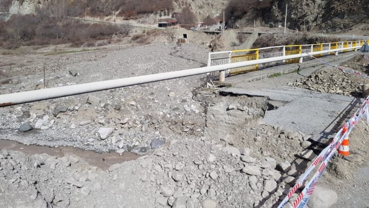 İsmayıllıda yol çöküb, gediş-gəliş çətinləşib