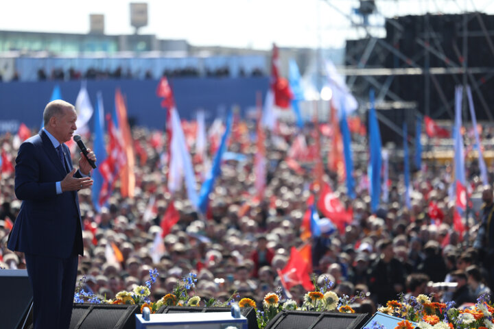 AK Parti böyük İstanbul mitinqi keçirdi -