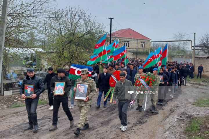 Antiterror əməliyyatında yaralanan və dünən şəhid olan zabit Salyanda dəfn edilib
