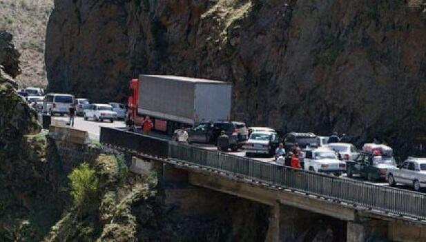 Ermənistan-İran avtomobil yolu bağlandı -