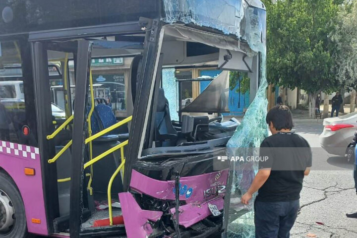 Bakıda sərnişin avtobusları qəza törədib -