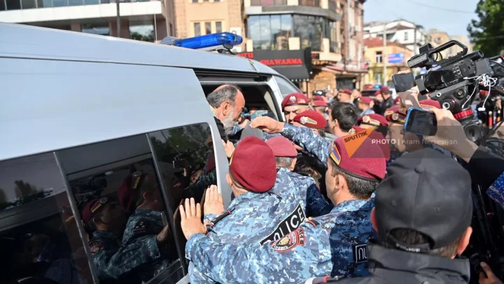 İrəvanda növbəti itaətsizlik aksiyası: 130-dan çox etirazçı saxlanılıb