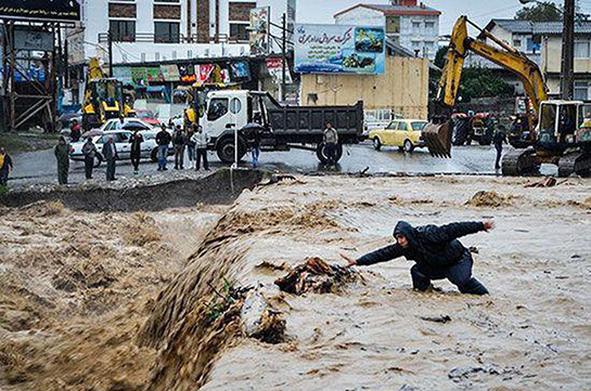 İranda daşqınlar: itkin düşənlər var