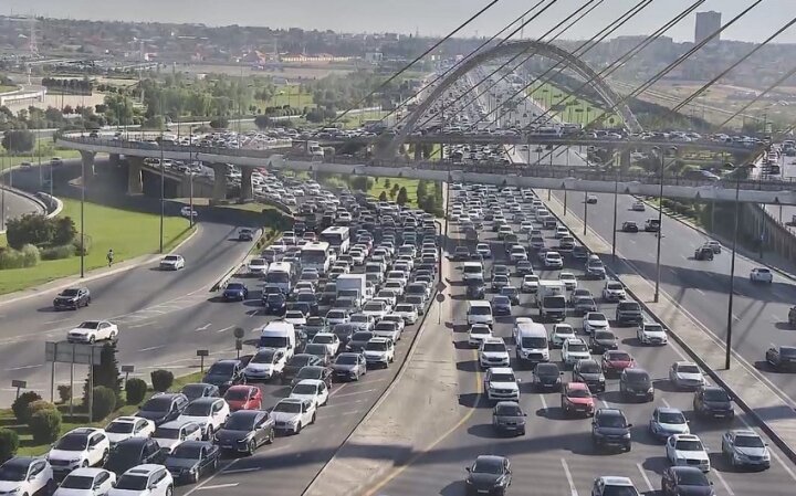 Bakının bəzi yollarında sıxlıq yaranıb –