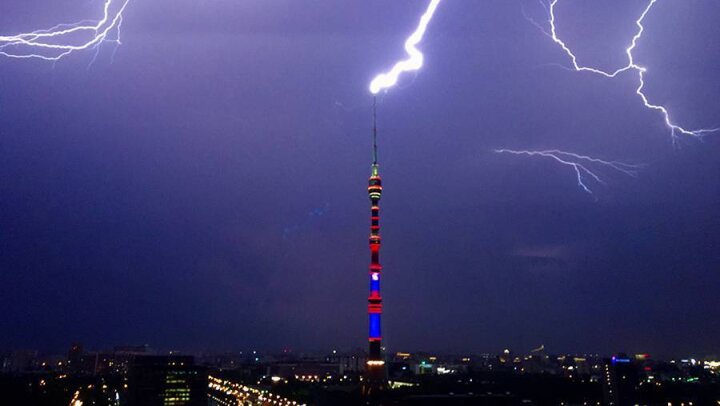 Rusiyanın Ostankino teleqülləsini yenə ildırım vurdu -