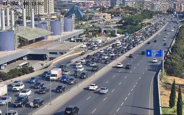 Bakının bəzi yollarında sıxlıq var -