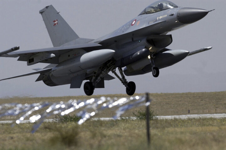 Norveç Ukraynaya F-16 qırıcıları tədarük edəcək