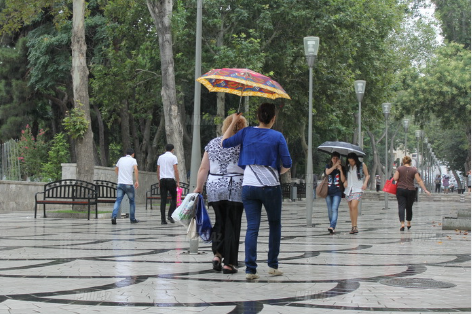 Bakıda yağışlı hava gün ərzində fasilələrlə davam edəcək