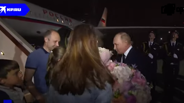 Putin Qərblə mübadilə nəticəsində ölkəyə qayıdan rus məhbusları