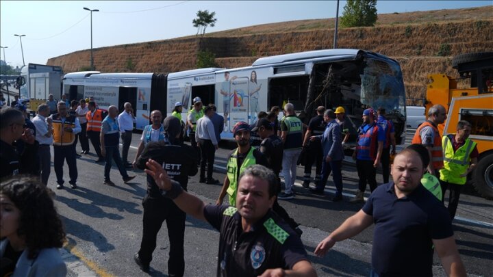 İstanbulda iki metrobus toqquşdu: 1 ÖLÜ, 38 YARALI