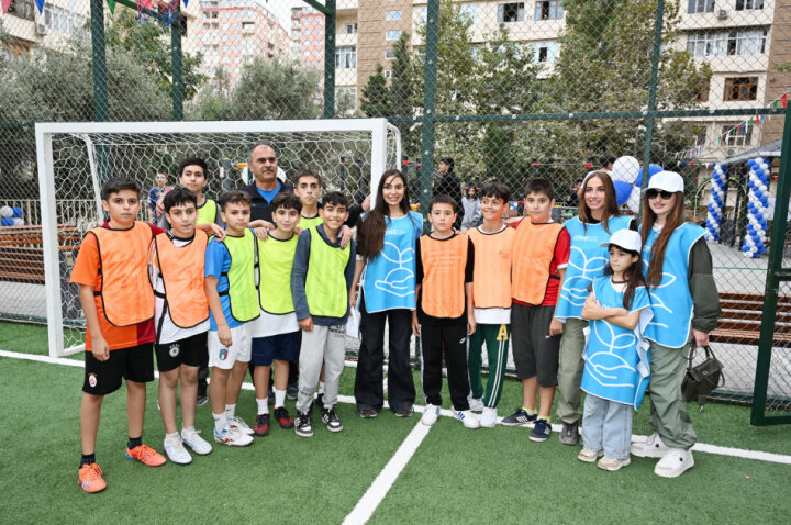 Bakıda yenilənmiş növbəti həyət sakinlərin istifadəsinə verilib