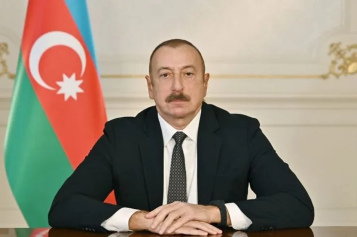 İlham Əliyev Oman Sultanını təbrik edib