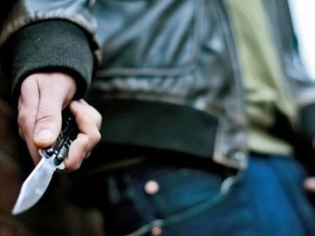Gəncədə oğru ev sahibini bıçaqlayıb Gəncədə oğru ev sahibini bıçaqlayıb