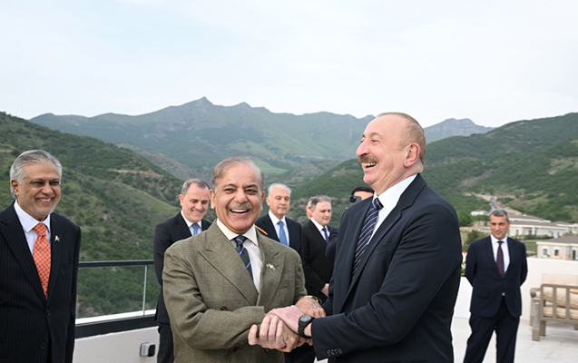 Pakistanın Baş naziri Laçında İlham Əliyevlə görüşündən yazdı: