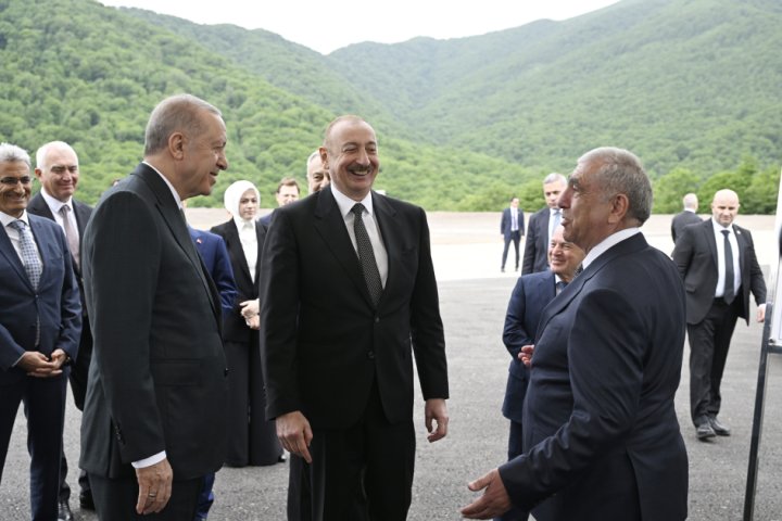 Azərbaycan və Türkiyə liderləri Kəlbəcər-Laçın avtomobil yolunda görülən işlərlə tanış olublar - Azərbaycan və Türkiyə liderləri Kəlbəcər-Laçın avtomobil yolunda görülən işlərlə tanış olublar -