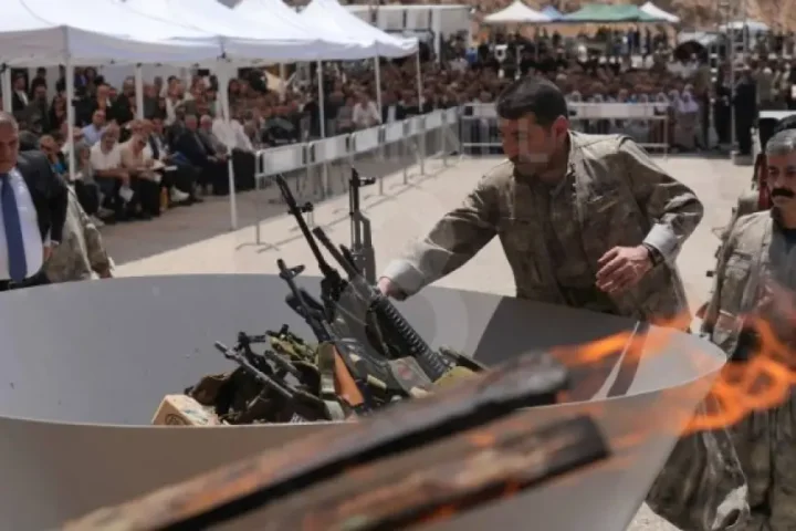 PKK-nın 4-ü rəhbər olmaqla 30 nəfərlik qrupu silahlarını təhvil verdi -