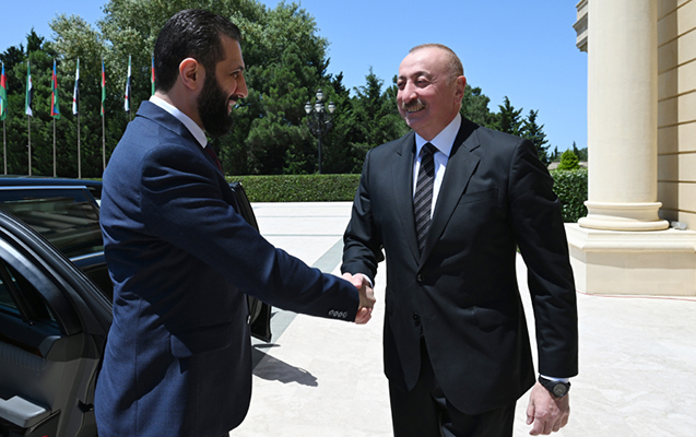 İlham Əliyev Suriyanın keçid dövrü Prezidentini qarşıladı:
