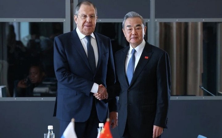 Lavrov Pekində Çinin xarici işlər naziri ilə