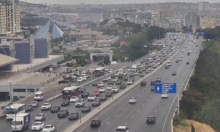 Bakının bu yollarında sıxlıq var –