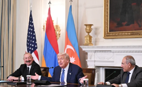 Sülhə kim və niyə...