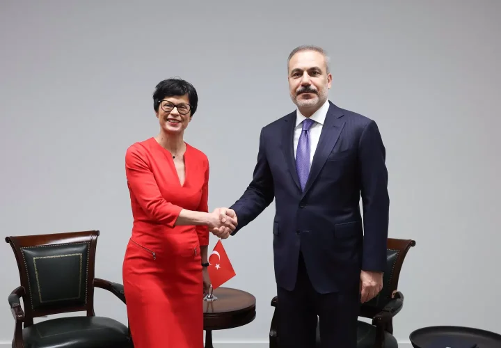 Marta Kos Fidanla Avropa və Asiyanı bir-birinə necə yaxınlaşdırmağı müzakirə edib Marta Kos Fidanla Avropa və Asiyanı bir-birinə necə yaxınlaşdırmağı müzakirə edib