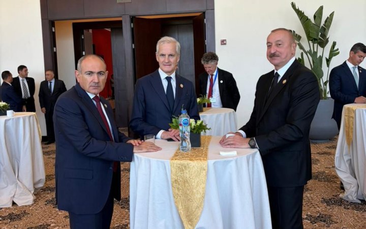 İlham Əliyev Misirdə Nikol Paşinyanla ayaqüstü görüş keçirdi
