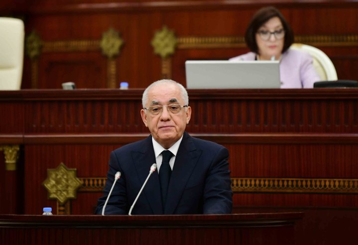 Baş nazir Milli Məclisə gəldi –BÜDCƏ MÜZAKİRƏLƏRİ BAŞLAYIR