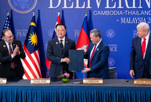 ABŞ Prezidenti Tailand və Kamboca arasında