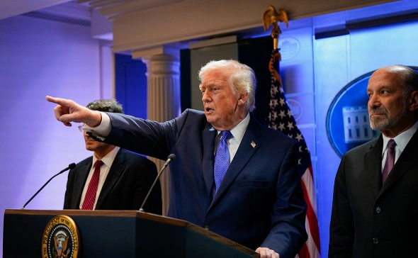 Tramp bütün ölkələrdən idxala 10 % rüsum tətbiq etdi -