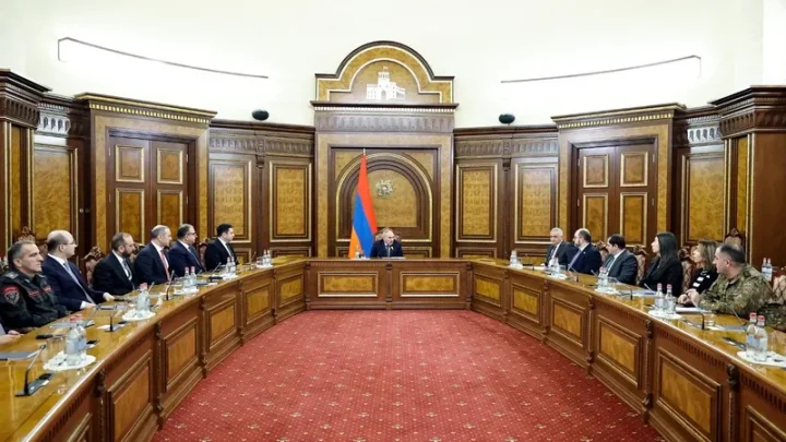 Paşinyan Təhlükəsizlik Şurasının iclasını keçirdi