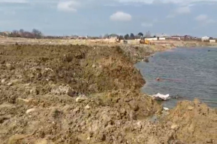 Maştağada gölün bərk və qarışıq süxur tullantıları ilə doldurulması faktı aşkarlandı