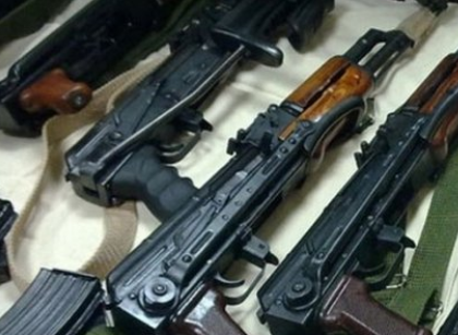Qanunsuz saxlanılan 4 avtomat, 14 tüfəng aşkar edilib