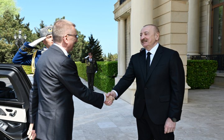 Latviya Prezidentinin rəsmi qarşılanma mərasimi və...