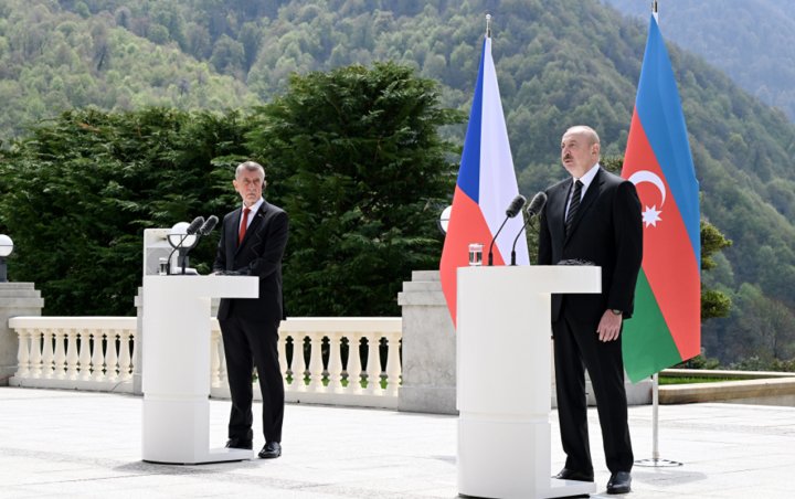 İlham Əliyev və Andrey Babiş mətbuata bəyanatlarla çıxış etdilər -