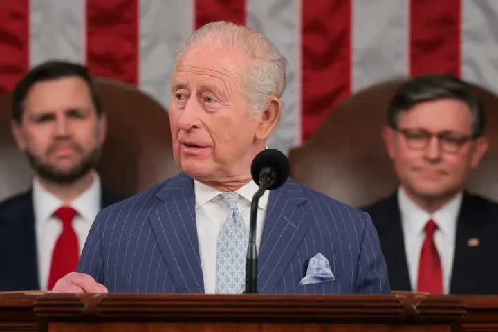 Trampın atmacasına Kraldan tutarlı cavab