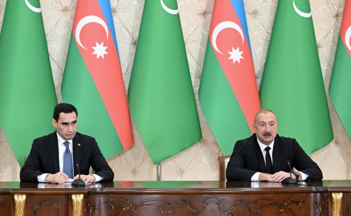 Azərbaycan və Türkmənistan prezidentləri mətbuata bəyanatlarla çıxış etdilər -