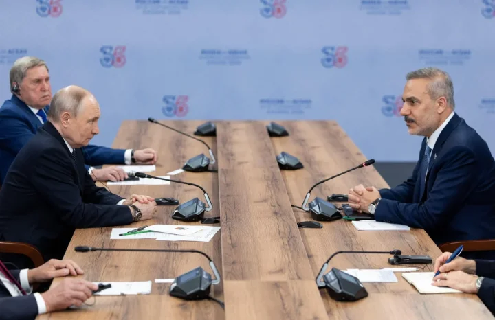 Putin Türkiyənin xarici işlər naziri Fidanla görüşdü