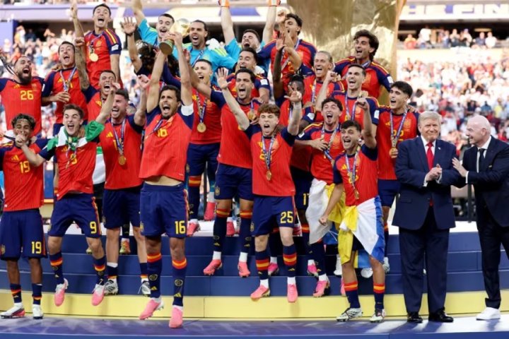 İspaniya millisi ikiqat dünya çempionu oldu –
