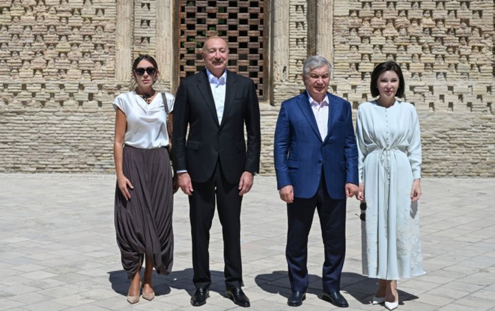 Azərbaycan və Özbəkistan prezidentləri xanımları ilə Buxaranı gəzdilər