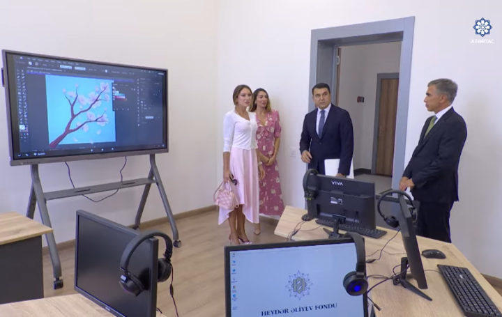 Mehriban Əliyeva qızları ilə açılışlarda -