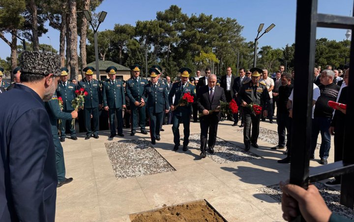 Zakir Həsənov, Əli Nağıyev və Elçin Quliyev generalın dəfnində