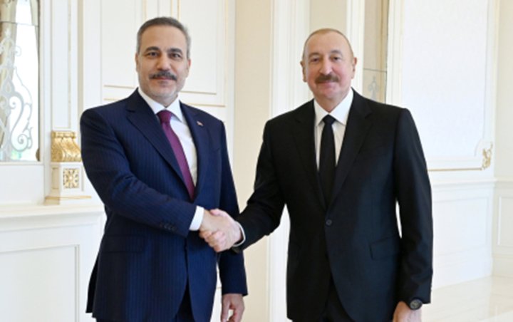 İlham Əliyev Türkiyənin xarici işlər nazirini qəbul edib
