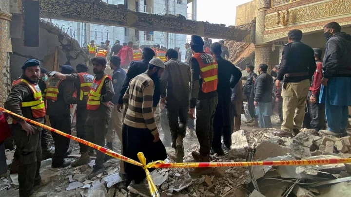 Pakistanda məscid yaxınlığında terror aktı: 21 nəfər ölüb, 100-dən çox yaralı var -