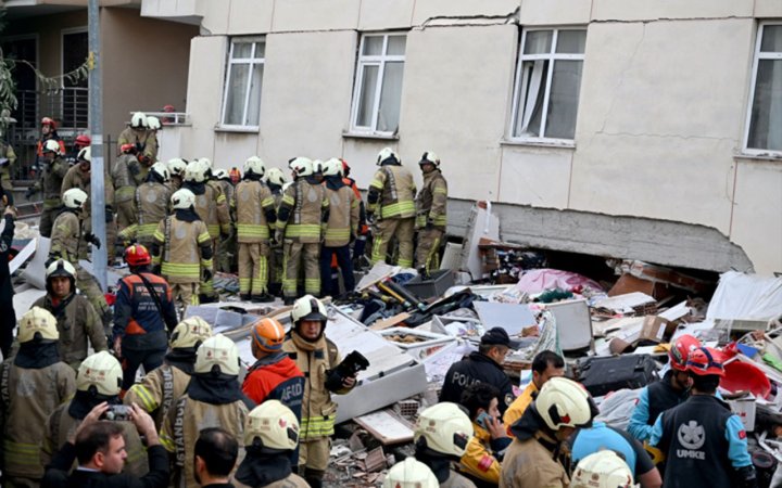 İstanbulda 7 mərtəbəli bina çökdü: 10 NƏFƏR XİLAS EDİLİB, 2 NƏFƏR ÖLÜB
