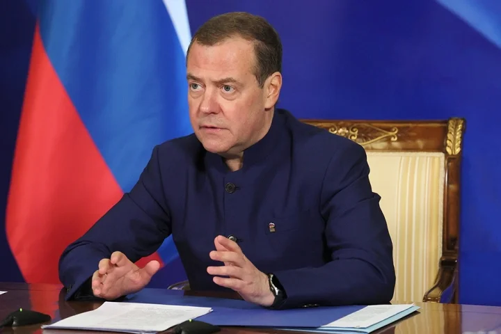 Medvedev İrəvanı təhdid etdi: