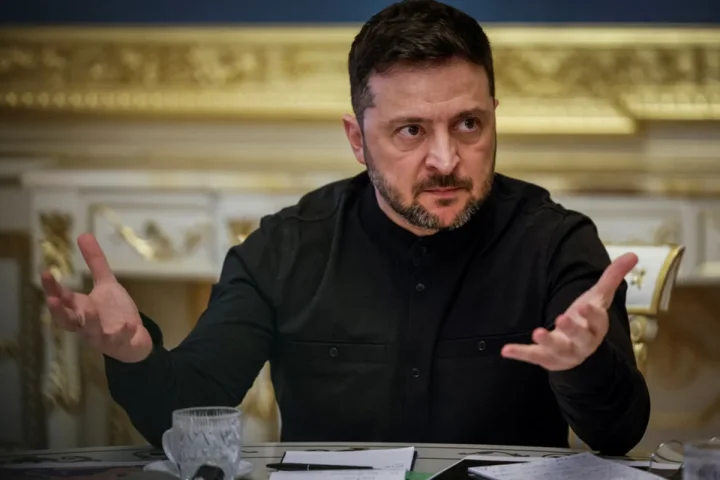 Zelenski ərazilərin bir hissəsini itirməklə...